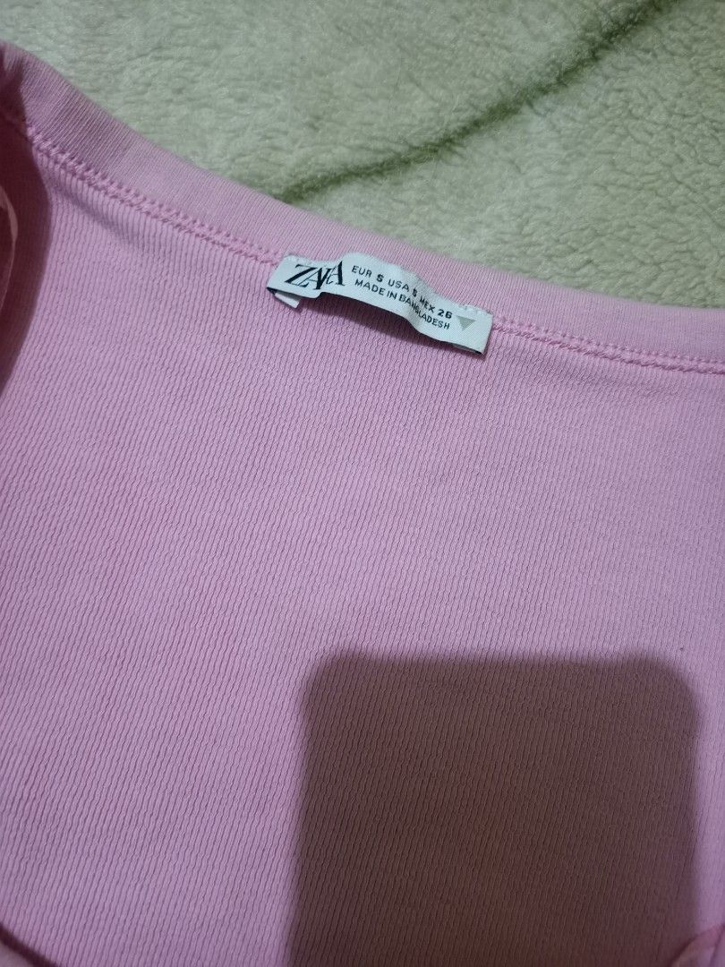 Zara Pink Square Neck Cap Sleeve Top (Category: Blouses) located in Las Pinas. Submitted by ZHOEYCLOTHING (Listing ID 1445604664, Image 2). Description: - Pink Zara top - Square neckline - Cap sleeves - Ribbed material - Estimated size S - Versatile basic piece.