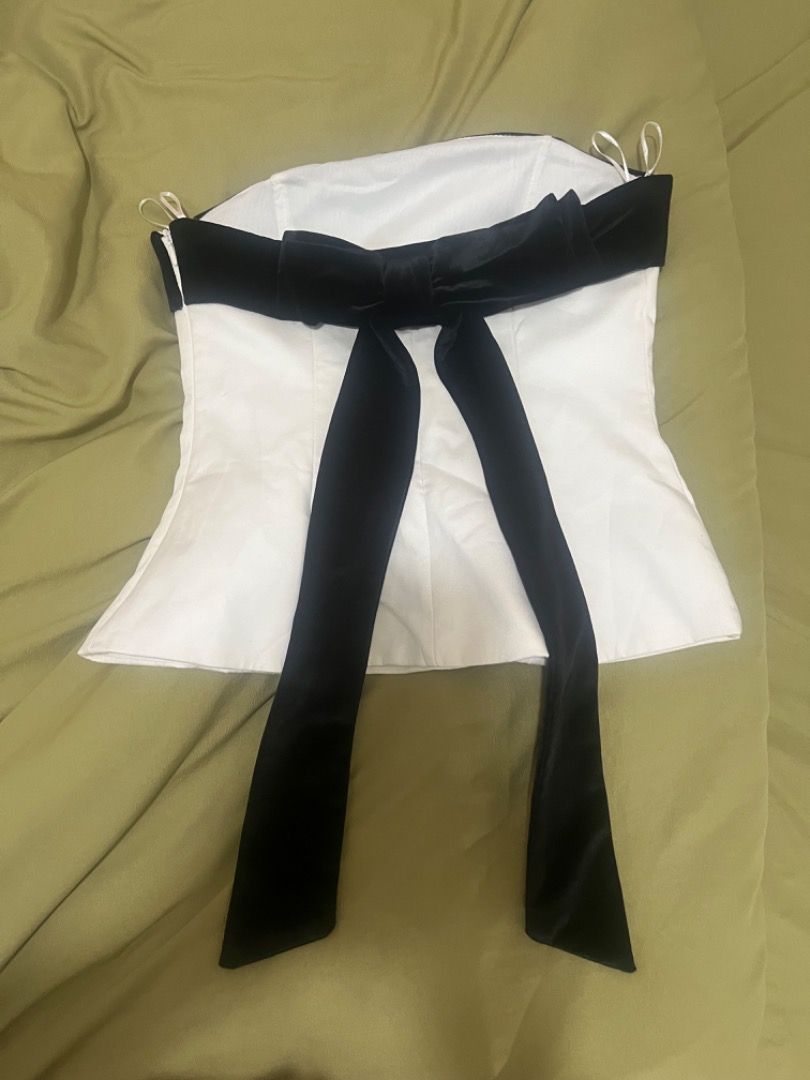 Zara white corset tube with bow (Category: Sleeveless) located in Quezon City. Submitted by warmcloud_1b529c (Listing ID 1445464543, Image 2). Description: Never used Rfs: downsizing.
