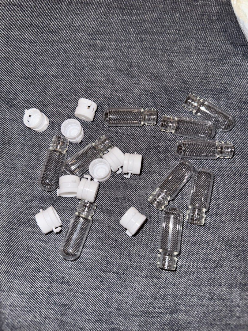 1ml Small Glass Vials with White Screw Caps (Category: Sanitary Hygiene) located in Quezon City. Submitted by declutterwithcc (Listing ID 1445710928, Image 1). Description: - Set of small glass vials - Comes with white screw-on caps - Perfect for storing small liquids, samples, or craft supplies - Good quantity included - Ideal for organizing and DIY projects - Feel free to ask questions!.