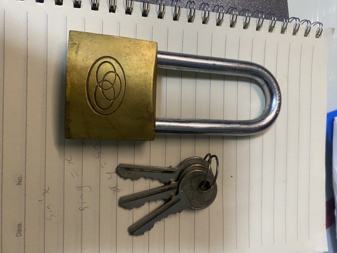 Padlock (Category: Locks, Doors & Gates) located in Singapore. Submitted by bydm6 (Listing ID 1445790004, Image 1). Description: $3 each.