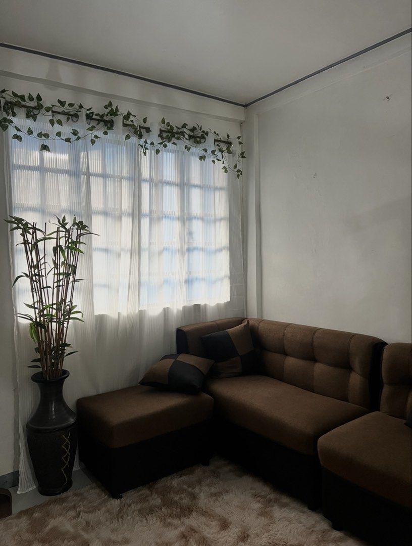 🚨 RUSH SALE: Modern Brown L-Shape Sala Set (Category: Sofas) located in Malabon City. Submitted by renren061093801 (Listing ID 1445759091, Image 1). Description: RUSH SALE: Modern Brown L-Shape Sala Set (₱5,000 ONLY!) With 4 throw pillow. .