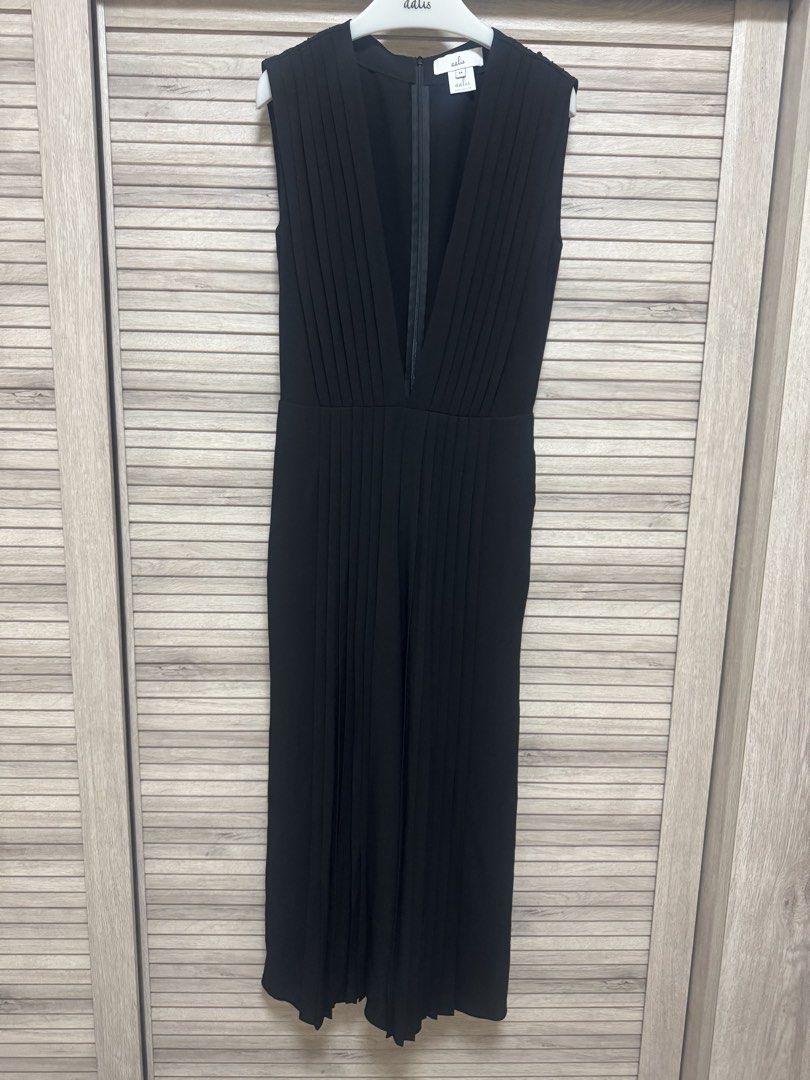 Aalis pleated jumpsuit （分類：連身褲）位於 Hong Kong。 由 istitch 提交（商品編號 1445610896，圖片 1）。簡介： 。