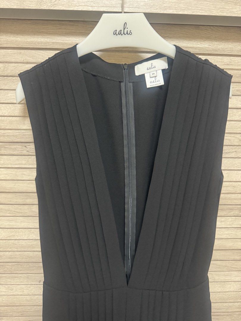 Aalis pleated jumpsuit （分類：連身褲）位於 Hong Kong。 由 istitch 提交（商品編號 1445610896，圖片 3）。簡介： 。