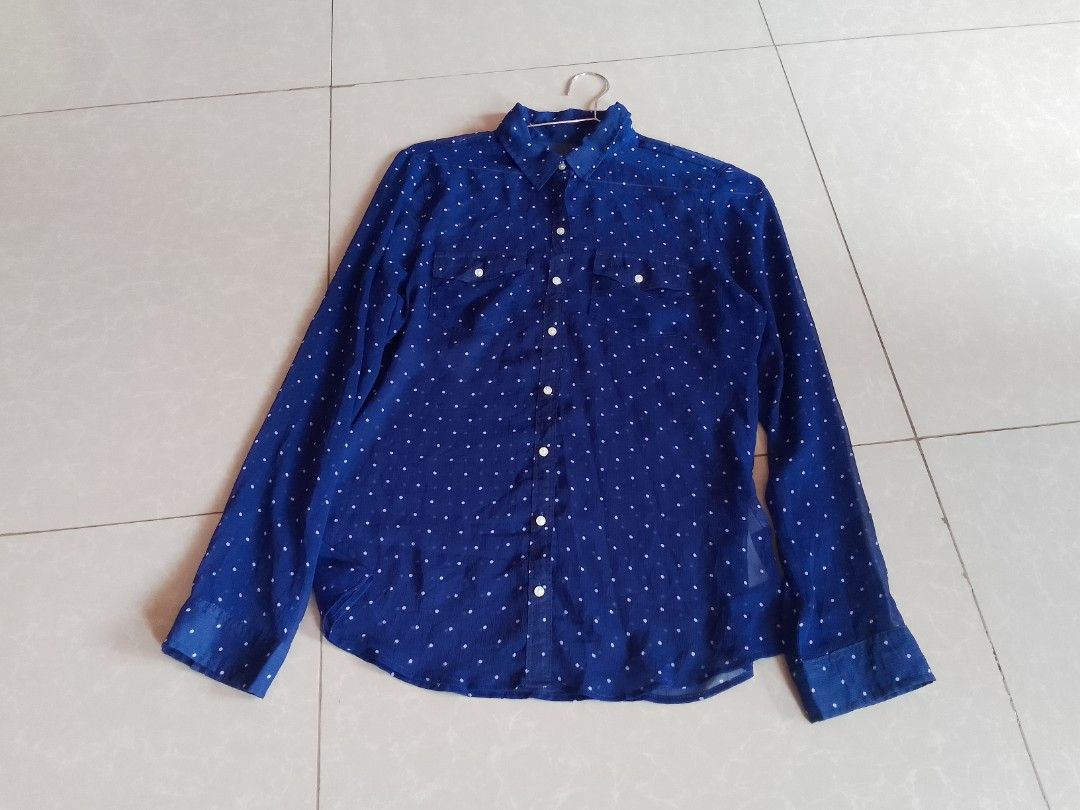 Abercrombie &Fitch Mesh Polka dot Top (Category: Blouses) located in Davao. Submitted by declutter-ecothings (Listing ID 1445613040, Image 2). Description: In good condition. like new. mesh-silk design. Fits medium. No issue.