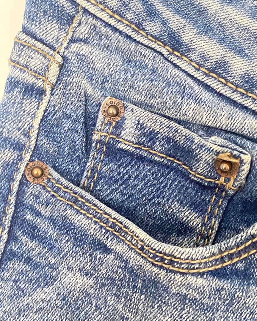 Acne Studios Jorts Denim Shorts (Category: Luxury Apparel) located in Manila. Submitted by kdclutter (Listing ID 1445699372, Image 3). Description: Acne Studios Denim Jorts - Classic Denim Blue Color - Complete Acne Studios Hardwares - Clean Overall Condition Measurements: • W: 27–28 • L: 19 • Leg Opening: 8.5 DM for more Deets!!.