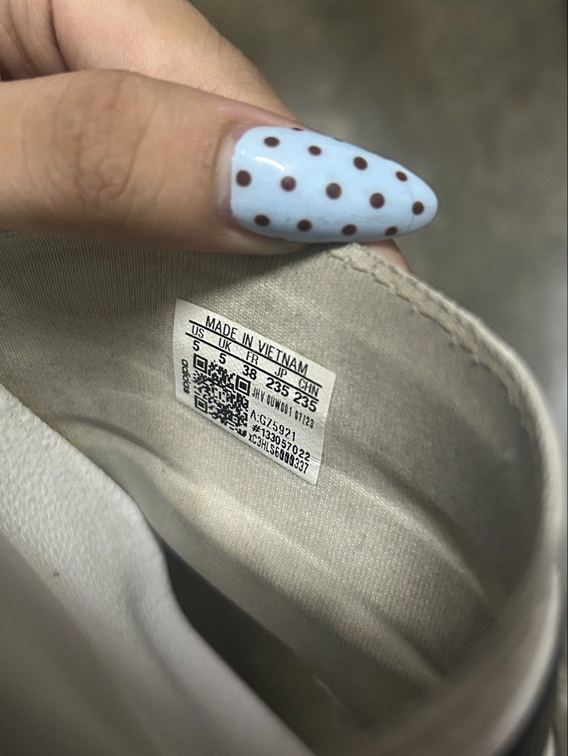 Adidas adilette aqua slides slippers (Category: Slippers and slides) located in Angono. Submitted by kkuroset (Listing ID 1445718752, Image 3). Description: Looks new hindi mashado nagamit 23.5 cm.