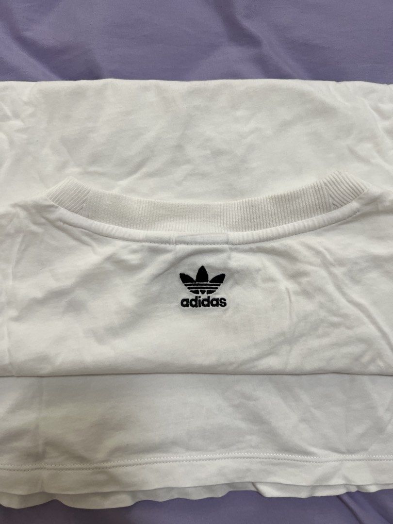 Adidas White T-shirt with Small Logo (Category: Shirts) located in Quezon City. Submitted by rheisells_ (Listing ID 1445672802, Image 3). Description: .