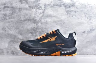 (Category: ) located in . Submitted by Outlet.Sneakers (Listing ID 1445664899, Image 1). Description: .
