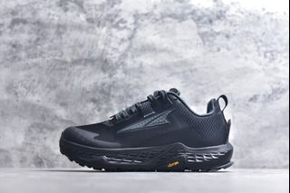 (Category: ) located in . Submitted by Outlet.Sneakers (Listing ID 1445663591, Image 1). Description: .