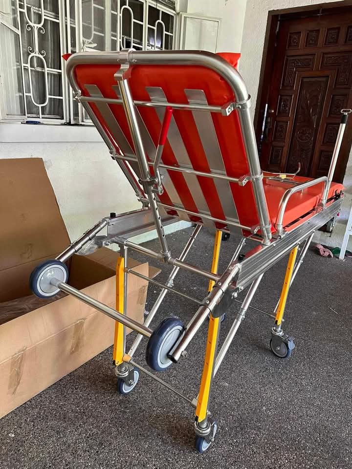 AMBULANCE STRETCHER COLLAPSIBLE (Category: Adult Incontinence) located in Manila. Submitted by winie8van99579 (Listing ID 1445641809, Image 3). Description: same day delivery cop cod gcash upon pickup and Bank transfer payment accepted.