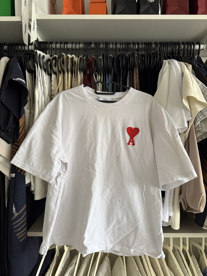 AMI basic tshirt (Category: Shirts) located in Singapore. Submitted by seconded_ (Listing ID 1445616021, Image 1). Description: .