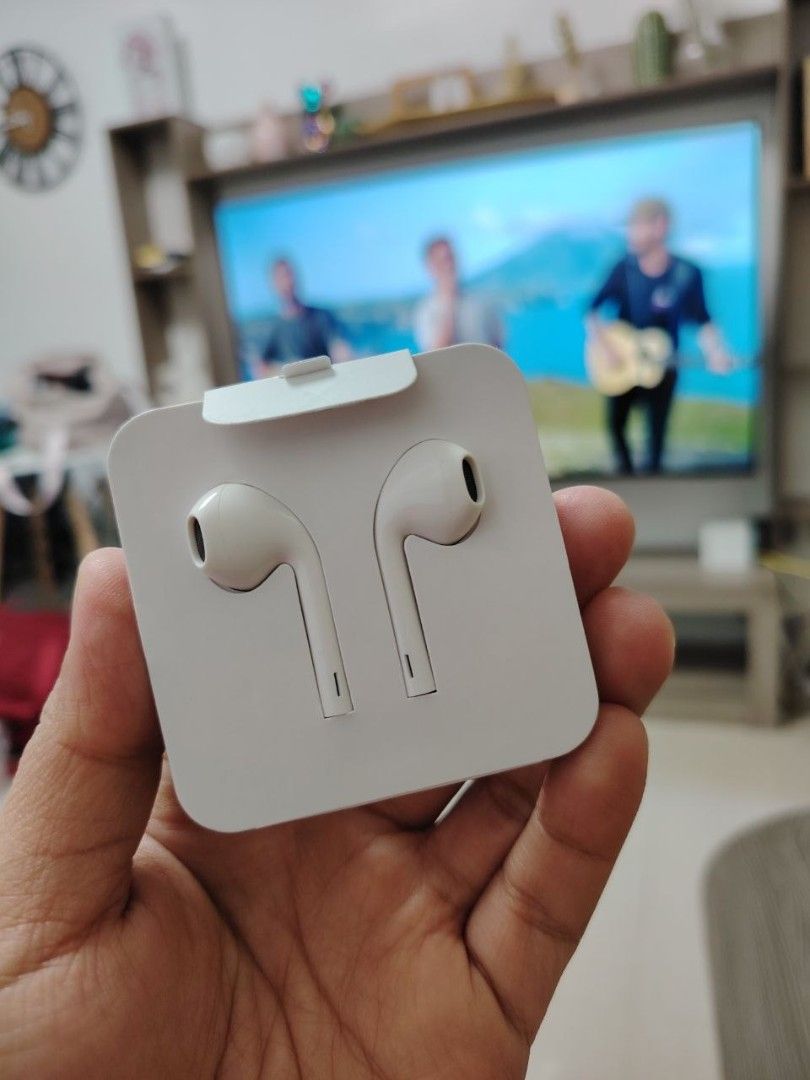 Apple EarPods with Lightning Connector (Category: Earphones) located in Makati City. Submitted by itnokdatu04911 (Listing ID 1445608331, Image 2). Description: - Original Apple EarPods - White color - Comes with original packaging - Lightning connector (compatible with iPhones) - Great sound quality - Brand new, never used.