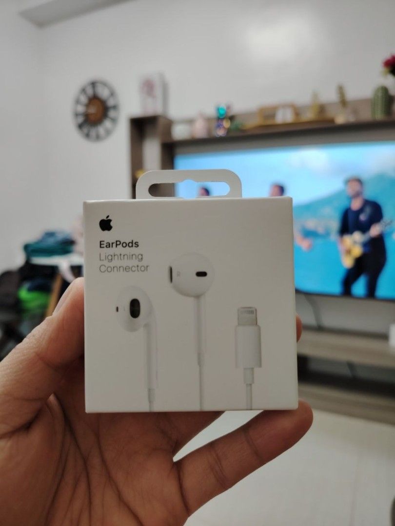 Apple EarPods with Lightning Connector (Category: Earphones) located in Makati City. Submitted by itnokdatu04911 (Listing ID 1445608331, Image 3). Description: - Original Apple EarPods - White color - Comes with original packaging - Lightning connector (compatible with iPhones) - Great sound quality - Brand new, never used.