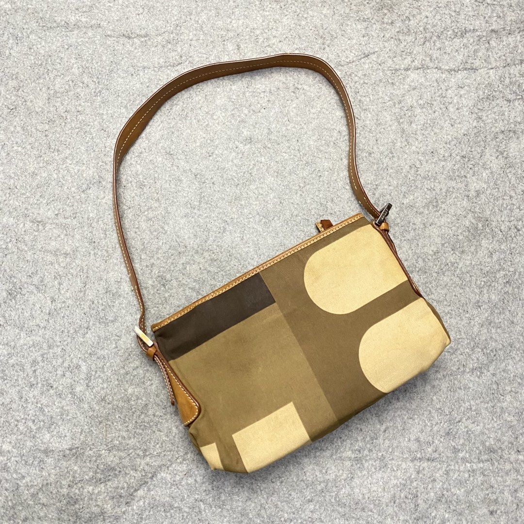 AUTHENTIC BALLY BALLILA SHOULDER BAG (Category: Luxury Bags & Wallets) located in Zamboanga. Submitted by swayporgypretz (Listing ID 1445607573, Image 2). Description: .
