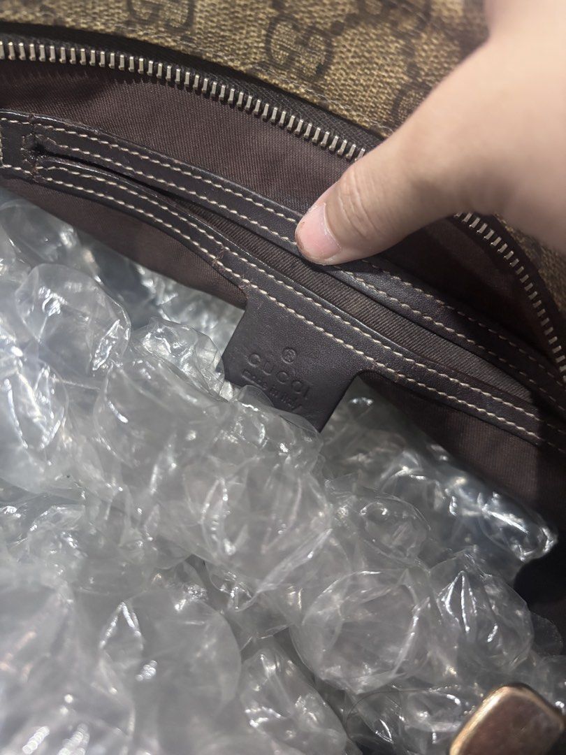 AUTHENTIC Gucci Sling Bag (Category: Luxury Bags & Wallets) located in Baliuag. Submitted by shoppethrift (Listing ID 1445655992, Image 3). Description: - Authentic - Gucci Zip - Coded - PVC.