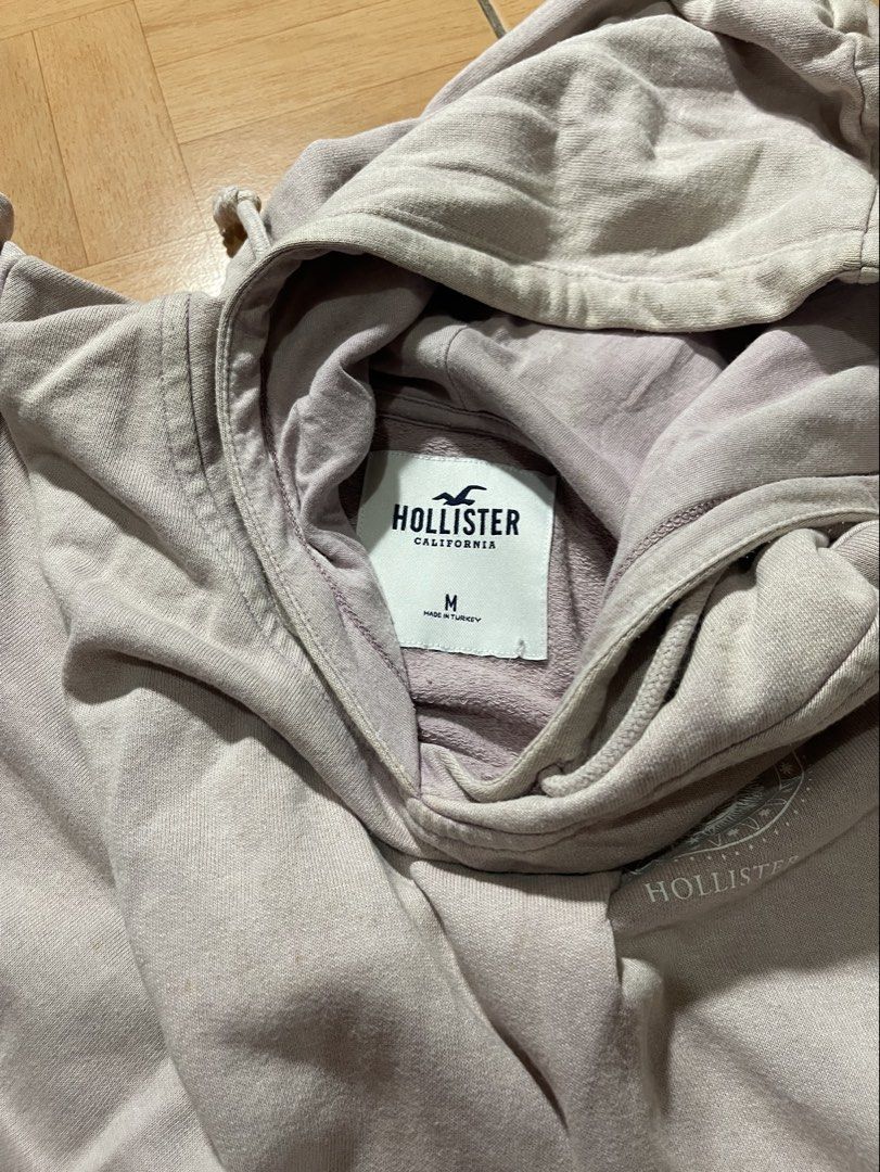 AUTHENTIC HOLLISTER HOODIE (LIGHT PINK) (Category: Coats, Jackets and Outerwear) located in Bauang. Submitted by doc_jay01 (Listing ID 1445746690, Image 2). Description: ORIGINAL/AUTHENTIC PRELOVED HAS SLIGHT STAIN PRICE: 129 J&T/LBC AT BUYER’S EXPENSE LBC COD AVAILABLE (DP 50%) PM FOR MORE DETAILS.