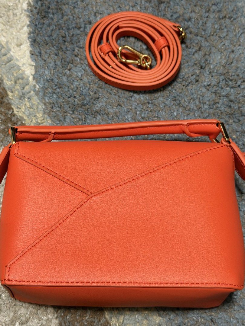 Authentic Rare Loewe puzzle edge tangerine small (Category: Luxury Bags & Wallets) located in Pasig City. Submitted by balenciaga.couture (Listing ID 1445630375, Image 2). Description: with strap guaranteed authentic rare color .