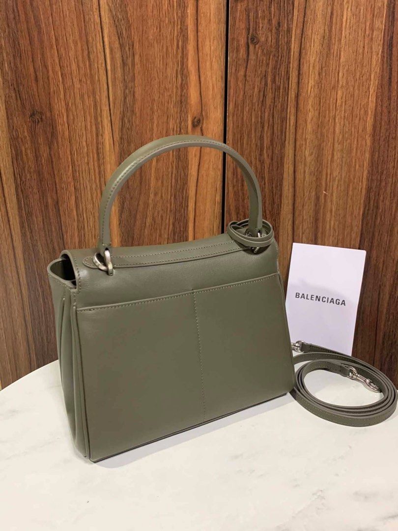 Balenciaga Rodeo 23cm (Category: Luxury Bags & Wallets) located in Quezon City. Submitted by rarebagsfrmjapan (Listing ID 1445790647, Image 2). Description: IMPORTANT PLS READ !!! PERFECT GIFT OR GIVEAWAYS REWARD UR SELF OR LOVE ONES AT LEAST ONCE A YEAR !!! ALL ITEMS ARE FROM ABROAD JAPAN,,DUBAI,,USA ETC 𝐃𝐈𝐒𝐂𝐋𝐀𝐈𝐌𝐄𝐑: we are 𝐧𝐨𝐭 𝐚𝐬𝐬𝐨𝐜𝐢𝐚𝐭𝐞𝐝 𝐰𝐢𝐭𝐡 𝐭𝐡𝐞 𝐛𝐫𝐚𝐧𝐝𝐬 𝐭𝐡𝐚𝐭 𝐚𝐫𝐞 𝐥𝐢𝐧𝐤𝐞𝐝 𝐚𝐧𝐝 𝐬𝐭𝐚𝐭𝐞𝐝 𝐢𝐧 𝐭�