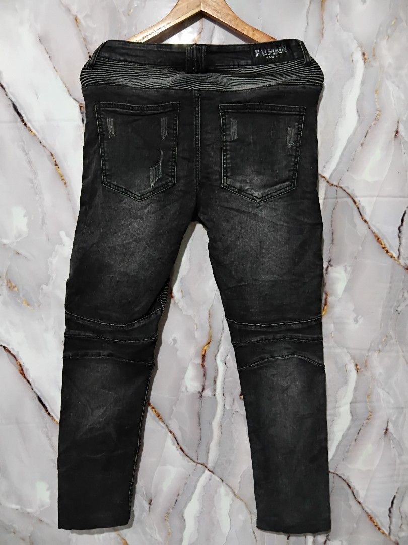 BALMAIN BIKER JEANS W15 L37 (Category: Jeans) located in General Mariano Alvarez. Submitted by adonid (Listing ID 1445671871, Image 3). Description: BALMAIN BIKER JEANS STRETCHABLE ORIGINAL BALMAIN BIKER JEANS NORMAL SIGN OF USAGE ONLY NO ISSUE SIZE W15 L37.