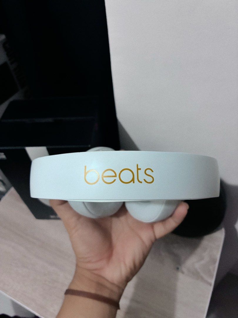 Beats Studio3 Wireless Noise Cancelling Headphones White (Category: Headphones & Headsets) located in Quezon City. Submitted by rapsduino25-80075 (Listing ID 1445729744, Image 3). Description: - White Beats Studio3 Wireless Headphones - Active Noise Cancellation - Includes Original Box - Includes Carrying Case - Reason for Selling: Upgraded to a new pair.
