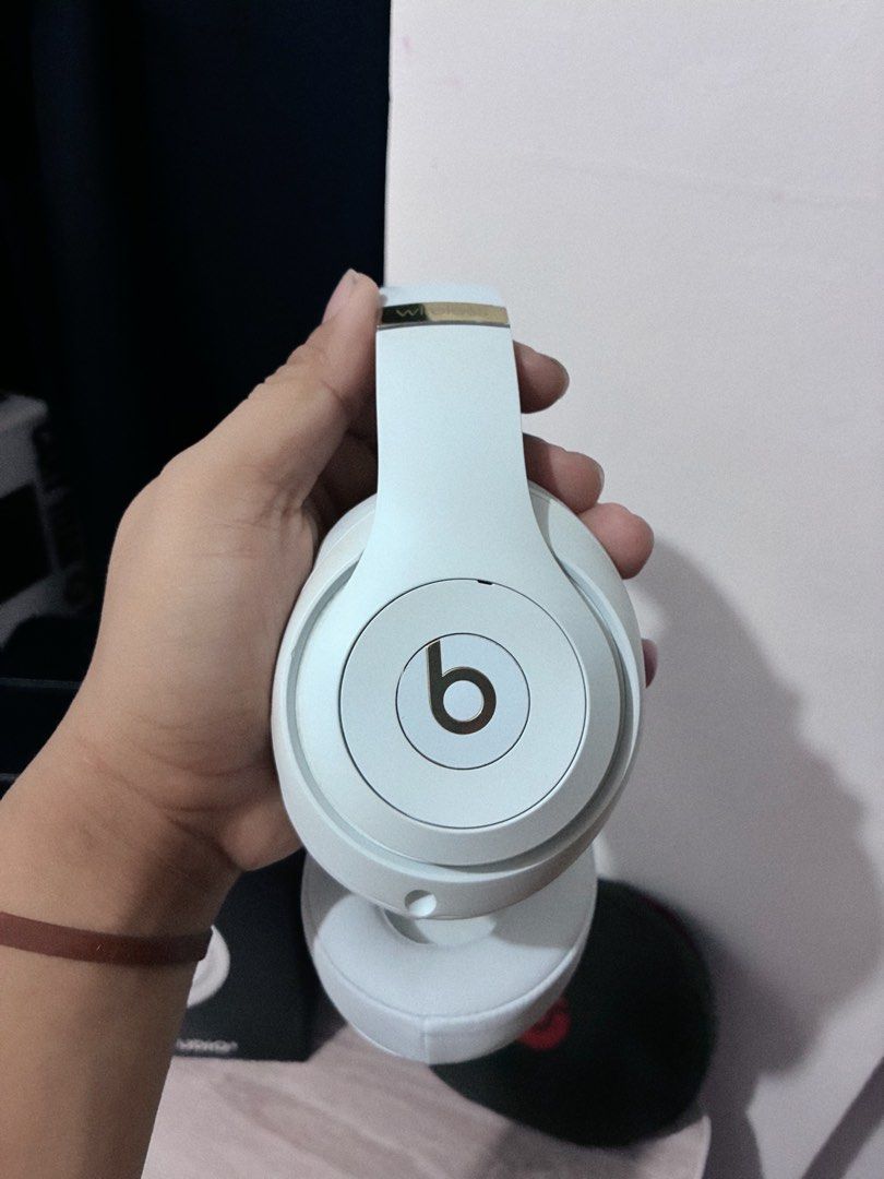 Beats Studio3 Wireless Noise Cancelling Headphones White (Category: Headphones & Headsets) located in Quezon City. Submitted by rapsduino25-80075 (Listing ID 1445729744, Image 2). Description: - White Beats Studio3 Wireless Headphones - Active Noise Cancellation - Includes Original Box - Includes Carrying Case - Reason for Selling: Upgraded to a new pair.