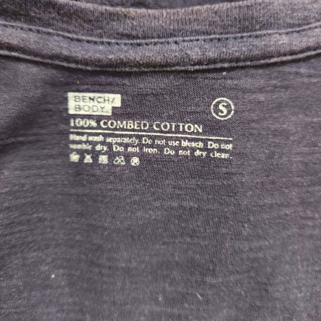 Bench Body Dark Navy V-Neck Pocket Tee (Category: Shirts) located in Cebu City. Submitted by declutterwithciara (Listing ID 1445687222, Image 3). Description: Excellent condition. No flaws! A lightweight and ultra-breathable daily essential. Great for cozy lounging at home, a quick neighborhood run, or throwing on as a comfortable post-workout casual top. 📏 Size & Fit: Small / S. Features a long-line, slim fit that hugs the torso comfortably. ✨ 