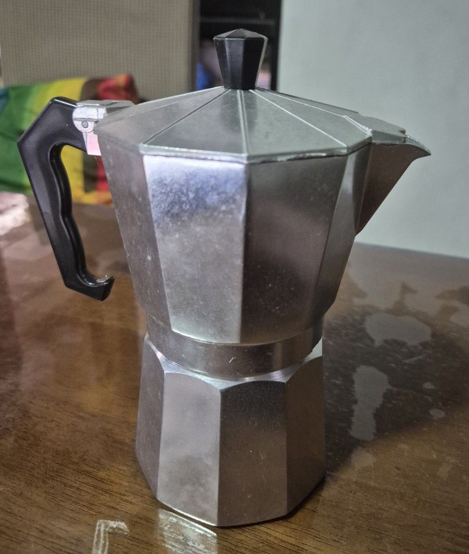 Moka Pot Coffee Maker (Category: Coffee Machines & Makers) located in Manila. Submitted by sorayabarr50152 (Listing ID 1445611166, Image 2). Description: - Classic stovetop coffee maker by Besto - Made of durable aluminum - Features a comfortable black handle and knob - Perfect for brewing strong, rich coffee at home - Shows minor signs of use, but in excellent working condition - Ready for your next delicious cup!.