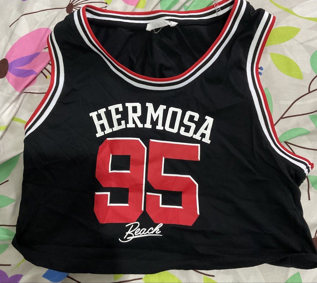 Black Hermosa 95 Beach Crop Top (Category: Others Tops) located in Manila. Submitted by mlnflrs (Listing ID 1445697860, Image 1). Description: - Black sleeveless crop top - Features 'HERMOSA 95 Beach' graphic print - Ribbed trim on neckline and armholes - Jersey-inspired style - Ideal for casual outings or beach days - Versatile: pairs well with shorts or jeans.