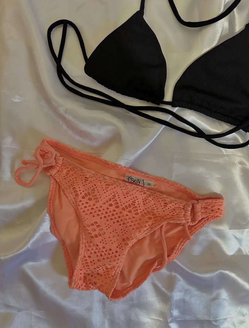 Black Triangle Bikini Top & Coral Bikini Bottoms set (Category: Bikinis & Swimsuits) located in Caloocan City. Submitted by kd.com (Listing ID 1445705062, Image 2). Description: Bikini set Xs-small.
