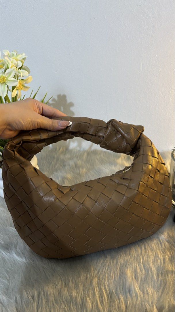 BOTTEGA VENETA JODIE BAG (Category: Luxury Bags & Wallets) located in Manila. Submitted by Bagstatic_luxuries (Listing ID 1445755306, Image 2). Description: This size and color??? Yes please!!! 😍😍😍 With original dustbag Japan sourced 🇯🇵.