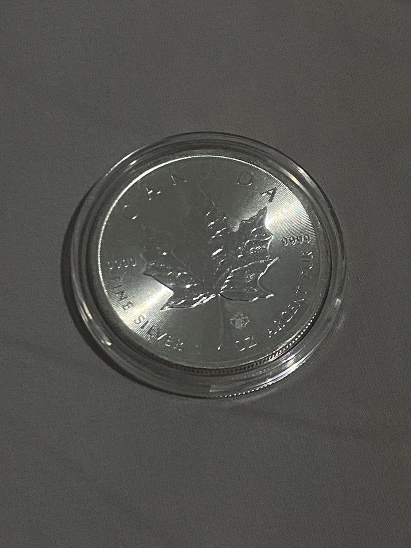 Bullion 9999 Silver Canadian Maple Leaf 1oz (Category: Currency) located in Manila. Submitted by brandedclothes (Listing ID 1445688034, Image 1). Description: .