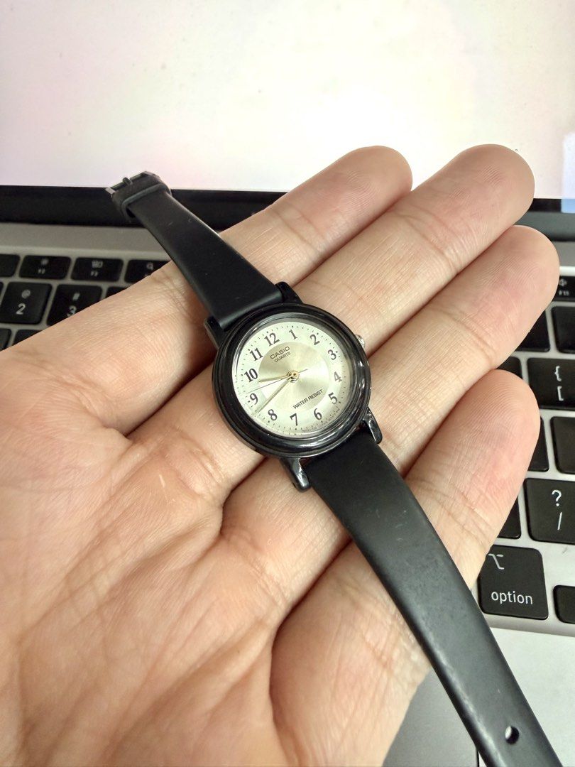 Casio Vintage Watch (Category: Women's Watches) located in Quezon City. Submitted by jmartph (Listing ID 1445607589, Image 2). Description: Casio Vintage Watch Price: ₱1,000 ✅ Silver white dial ✅ Aftermarket silicone strap ✅ Water resistant ✅ Japan movement RFS: letting go from my collection.