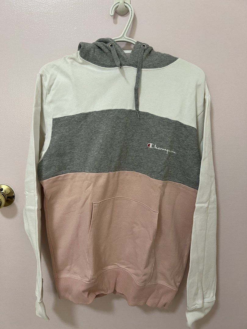 Champion Hoodie Sweatshirt (Category: Coats, Jackets and Outerwear) located in Quezon City. Submitted by rheisells_ (Listing ID 1445675130, Image 1). Description: Unisex.