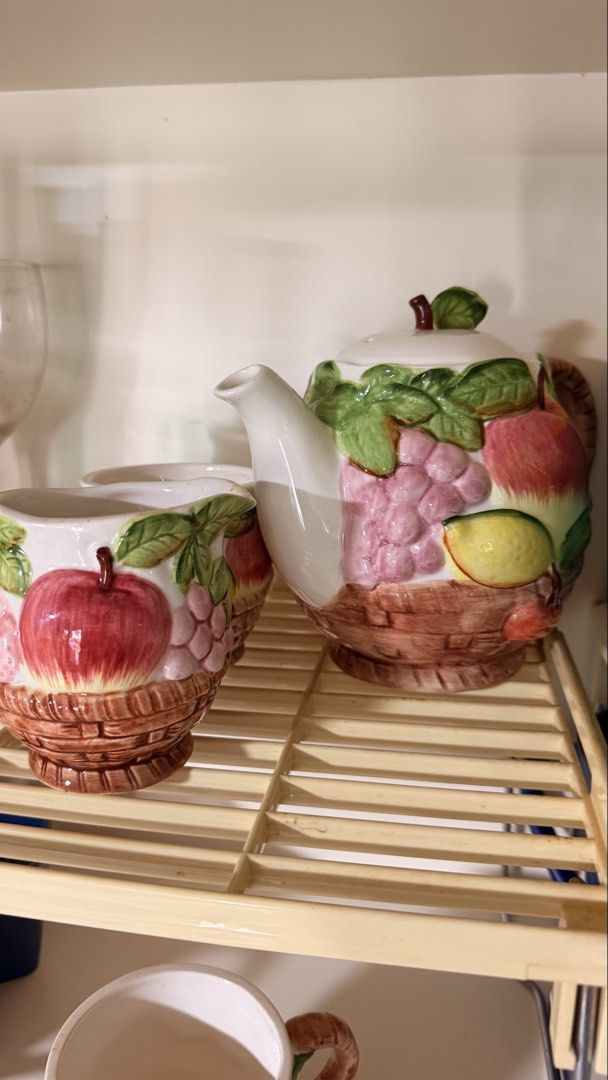 Charming Set of kettle & cups