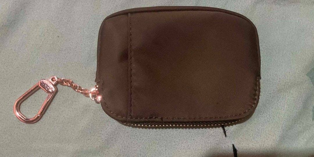 CLN Zeneya Coin Purse (Category: Luxury Bags & Wallets) located in Manila. Submitted by ky.xoxo (Listing ID 1445718754, Image 2). Description: Color Olive.