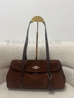 (Category: ) located in . Submitted by fashion.luxe (Listing ID 1445762515, Image 1). Description: .