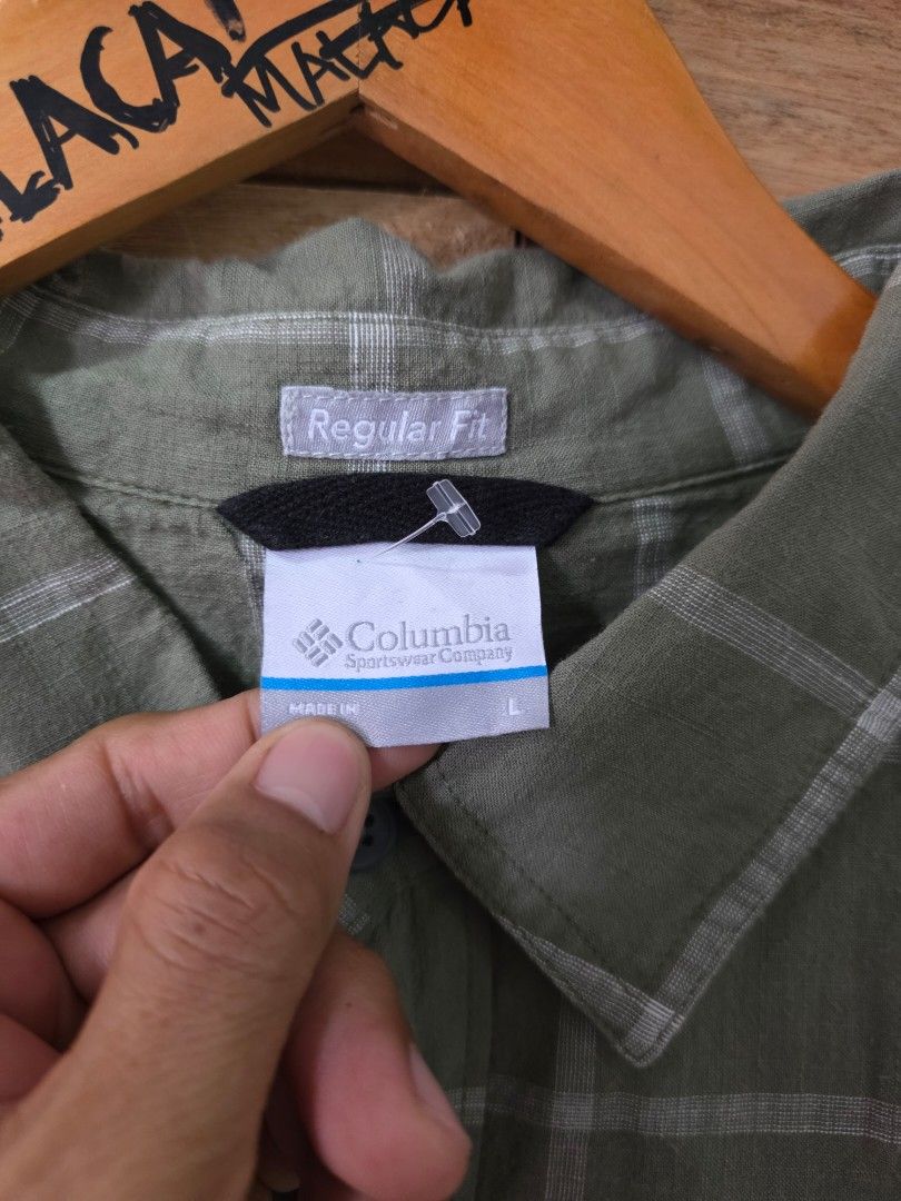 COLUMBIA MEN'S POLO SHORT SLEEVE (Category: Activewear) located in Gapan. Submitted by rhenmalaca (Listing ID 1445741939, Image 2). Description: -Columbia mens polo shirt -Size LARGE -excellent condition makikinis.