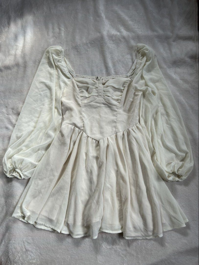 Cream Puff Sleeve Square Neck Mini Dress (Category: Dresses) located in Santa Ana. Submitted by 999h03 (Listing ID 1445773314, Image 1). Description: - Cream-colored mini dress - Features a flattering square neckline with ruched detailing - Romantic puff sleeves - Flowy, gathered skirt - Estimated size: Small to Medium - Ideal for dates or special occasions.