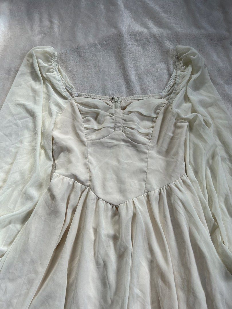 Cream Puff Sleeve Square Neck Mini Dress (Category: Dresses) located in Santa Ana. Submitted by 999h03 (Listing ID 1445773314, Image 2). Description: - Cream-colored mini dress - Features a flattering square neckline with ruched detailing - Romantic puff sleeves - Flowy, gathered skirt - Estimated size: Small to Medium - Ideal for dates or special occasions.