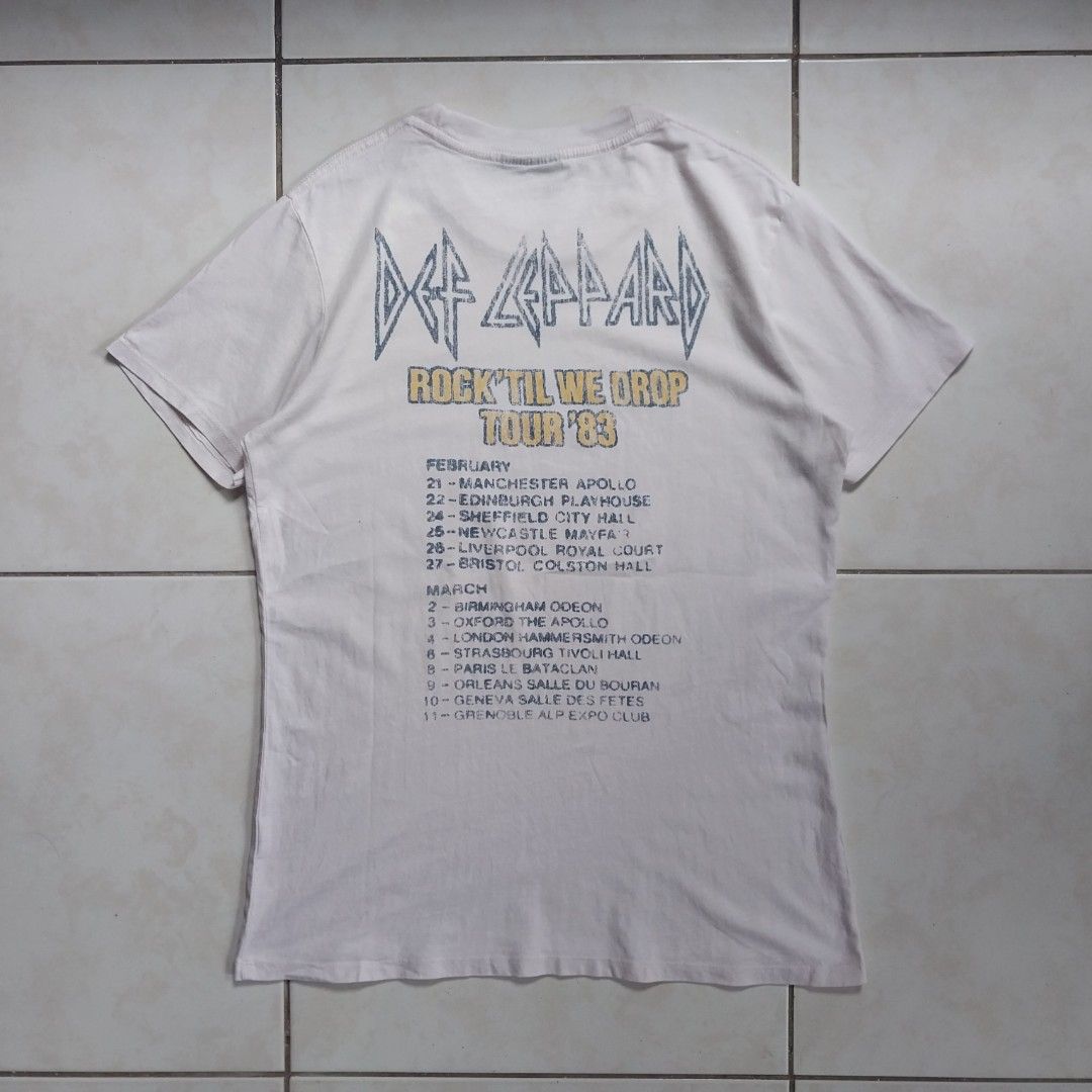 Def Leppard Band Tee (Cotton On) (Category: Tshirts & Polo Shirts ) located in Manila. Submitted by spinfits (Listing ID 1445703027, Image 2). Description: Size: Medium (Width: 19") (Lenght: 27") INCHES Condition: (Lightly used) Color rate: 9/10 Issues: Pinholes 📩 DM for more inquiries..