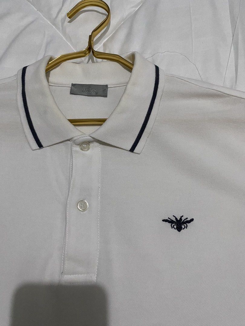 Dior Homme Bee Polo Shirt (Category: Tshirts & Polo Shirts ) located in Cavite. Submitted by JandyLou (Listing ID 1445693041, Image 2). Description: Carousel Listings Title:Dior Icon White Polo Shirts Size: Small to Medium Mens Condition: Like New (Color may vary due to lighting) Price: Php 3,500 Flaws: No flaws, needs wash only. Payment Methods: Payment first via Gcash Delivery Options (shoulder by buyer): Lalamove, Lbc or J&T delivery. NO CANCE