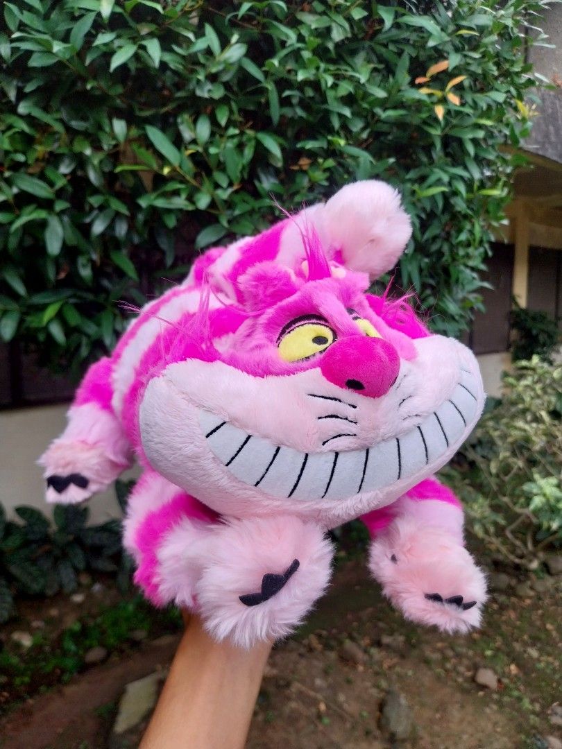 Disney Cheshire Cat Big plush (Category: Plushies & Soft Toys) located in Albuera. Submitted by GalaxysVoodooWonderland (Listing ID 1445784396, Image 1). Description: .