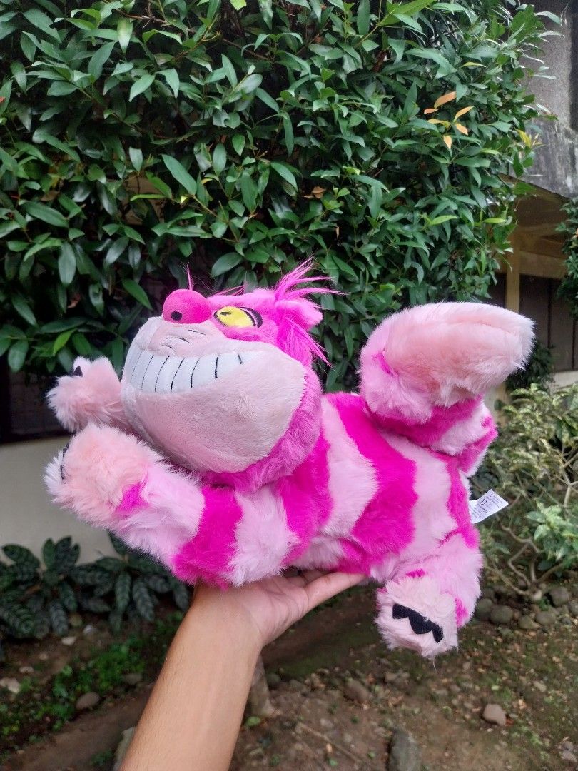 Disney Cheshire Cat Big plush (Category: Plushies & Soft Toys) located in Albuera. Submitted by GalaxysVoodooWonderland (Listing ID 1445784396, Image 3). Description: .