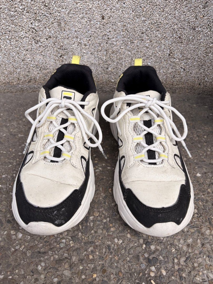 FILA Chunky Sneakers (Category: Sneakers) located in Manila. Submitted by prelovedbypatch (Listing ID 1445678653, Image 1). Description: - Size: 8 - Ideal for casual wear - No box.