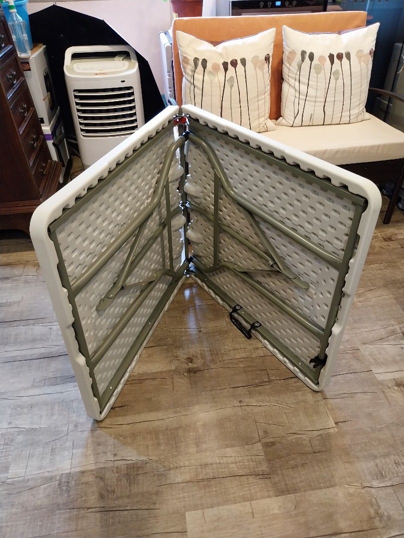 Foldable Table (Category: Tables & Sets) located in Singapore. Submitted by emma289 (Listing ID 1445679932, Image 2). Description: Dimension: 71cm x 152cm Height: 74cm.