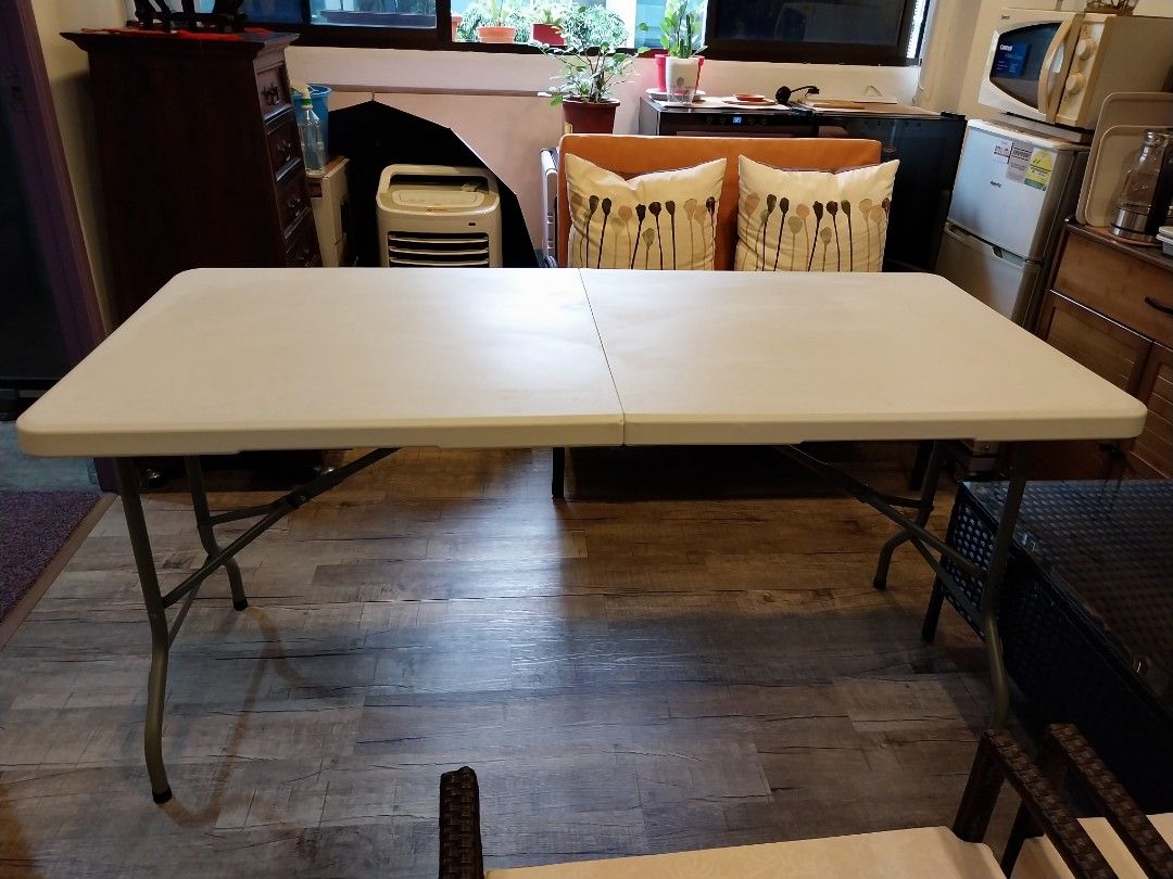 Foldable Table (Category: Tables & Sets) located in Singapore. Submitted by emma289 (Listing ID 1445679932, Image 1). Description: Dimension: 71cm x 152cm Height: 74cm.
