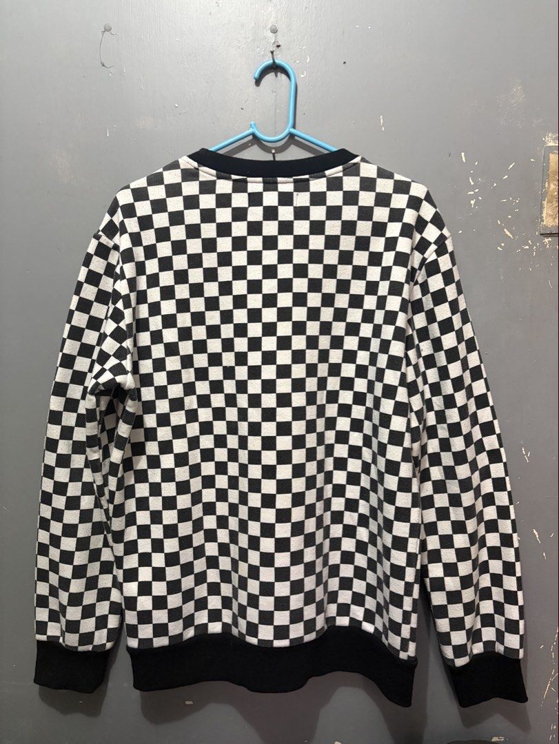 Forever 21 Black and White Checkered Sweater (Category: Coats, Jackets and Outerwear) located in Manila. Submitted by traabbb (Listing ID 1445683935, Image 3). Description: Forever 21 Men’s Sweater Color: Black and White Design: Checkered/Checkerboard Print Neckline: Crew Neck Sleeve Length: Long Sleeves Fit: Relaxed/Oversized Fit Material: Soft Knit Fabric Size: Large (L).