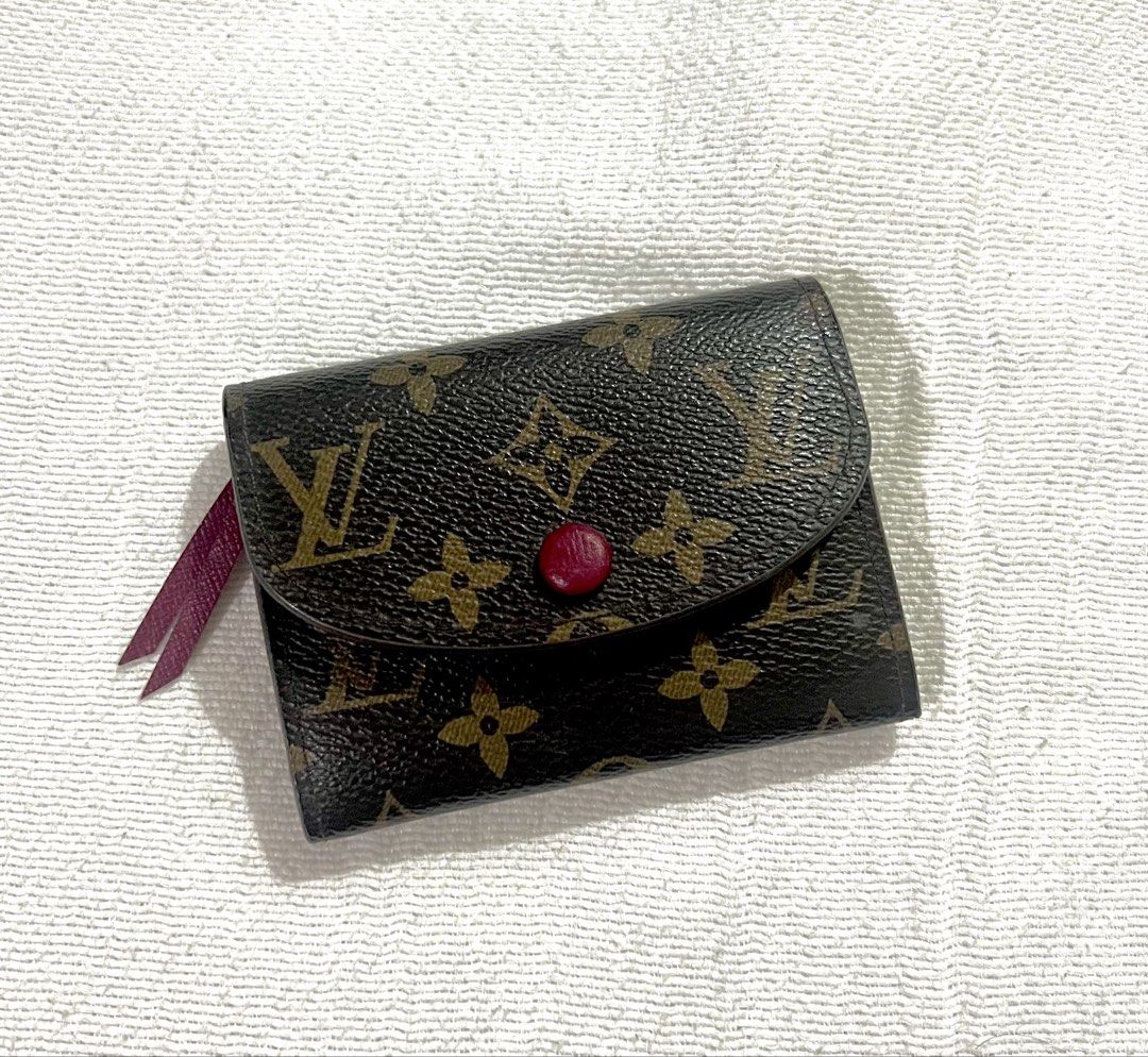 Genuine leather card holder/ small wallet (Category: Wallets & Card holders) located in Santa Rosa. Submitted by dannie.warren (Listing ID 1445775219, Image 1). Description: .