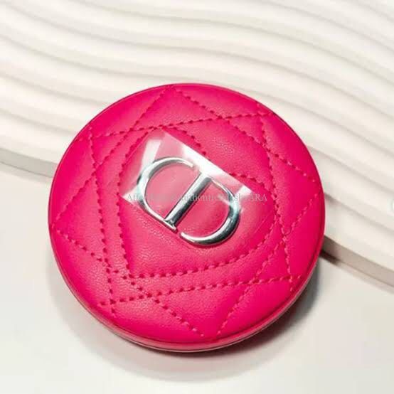 GWP HOT PINK DIOR QUILTED COMPACT MIRROR (Category: Makeup) located in Daet. Submitted by ecassenluxuries (Listing ID 1445683774, Image 2). Description: 📌 FIXED PRICE ALREADY ▫️Authentic Dior compact mirror ▫️Hot pink with signature quilted pattern ▫️Built-in mirror for easy touch-ups ▫️Small and portable, fits in any bag ▫️Comes with its original box ✅ All items are guaranteed 💯% AUTHENTIC GWP ✅ Onhand 🪧STRICTLY PAYMENT FIRST 🪄MOP (Mode of P