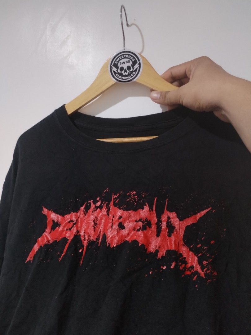 Hanes Metal Shirt (Category: Tshirts & Polo Shirts ) located in Naga. Submitted by basejohnpa64527 (Listing ID 1445616765, Image 2). Description: - Brand: Hanes ComfortSoft - Color: Black - Size: XL - Material: 100% Cotton - Origin: Made in Dominican Republic - Features: Simple, comfortable, great for everyday wear.